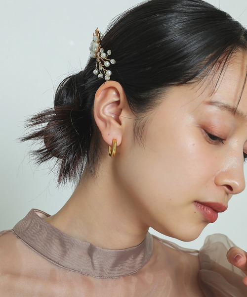 Kana(カナ)の「ダブル ライン クロス ピアス 結婚式 お呼ばれ オケージョン(ピアス(両耳用)・レディース・シルバー/ゴールド・フリー)」の7枚目の写真