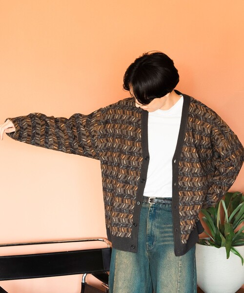BEAMS HEART（ビームスハート）の「レトロ ジャカード カーディガン（カーディガン/ボレロ・メンズ・チャコールグレー/ブラック/カーキ・SMALL/MEDIUM/LARGE）」の6枚目の写真