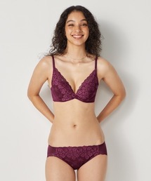 AMOSTYLE BY Triumph（アモスタイルバイトリンプ）の「夢みるブラ DeepV スウィンギングブーケ【E,Fカップ】 AMST1440 WHU1 + Hikini1 JX（ブラ&ショーツ・レディース）」