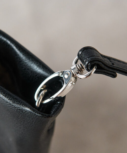 un dix cors（アンディコール）の「メタリックフェイクレザー2WAYトートバッグ（トートバッグ・レディース・シルバー/ブラック・FREE）」の14枚目の写真