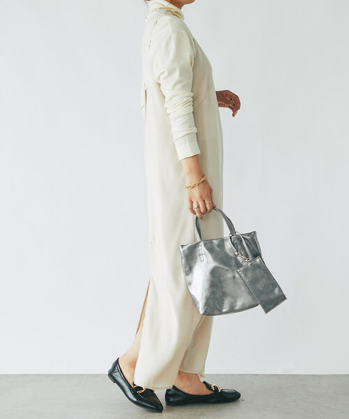 un dix cors（アンディコール）の「メタリックフェイクレザー2WAYトートバッグ（トートバッグ・レディース・シルバー/ブラック・FREE）」の5枚目の写真