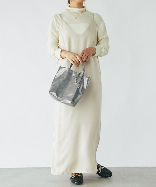 un dix cors（アンディコール）の「メタリックフェイクレザー2WAYトートバッグ（トートバッグ・レディース・シルバー/ブラック・FREE）」の6枚目の写真