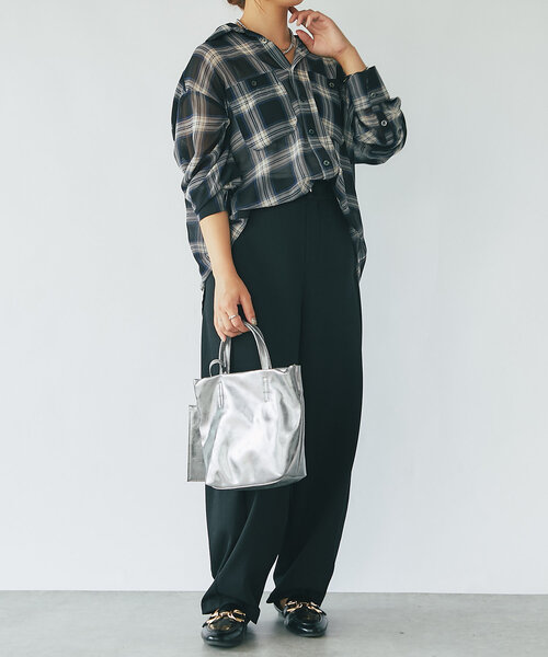 un dix cors（アンディコール）の「メタリックフェイクレザー2WAYトートバッグ（トートバッグ・レディース・シルバー/ブラック・FREE）」の7枚目の写真