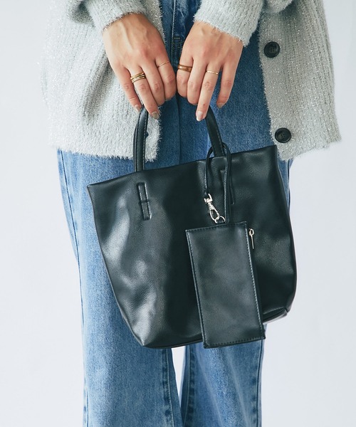 un dix cors（アンディコール）の「メタリックフェイクレザー2WAYトートバッグ（トートバッグ・レディース・シルバー/ブラック・FREE）」の2枚目の写真