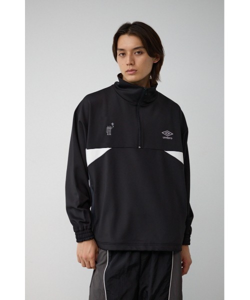 【UMBRO × AZUL by moussy】ハーフジップ スウェット UMBRO×AZUL】 ハーフジップトップス（Tシャツ/カットソー