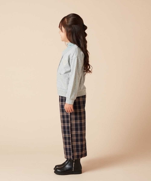 a.v.v（アーヴェヴェ）の「[140-150]エンブレム刺繍入り裏毛カーディガン（カーディガン/ボレロ・キッズ・グレー/ブラック・140/150）」の11枚目の写真