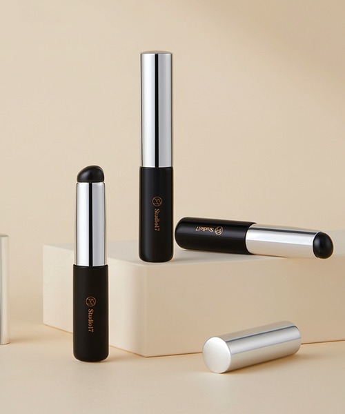 Studio17(スタジオジュウナナ)の「【studio17/スタジオ17】SILICONE LIP BRUSH(リップブラシ シリコン)(メイクブラシ・レディース・ブラック/ピンク/パープル・FREE)」の1枚目の写真
