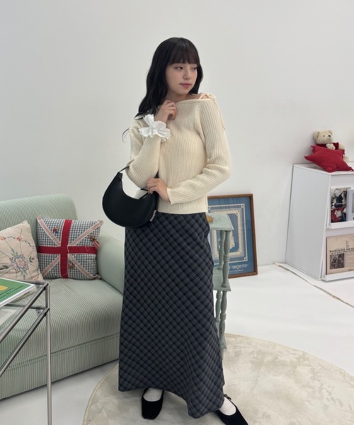 Birthday room(バースデイルーム)の「ワンショルダーリボンリブニット / one shoulder ribbon rib knit(ニット/セーター・レディース・アイボリー/ブラック/レッド・FREE)」の6枚目の写真