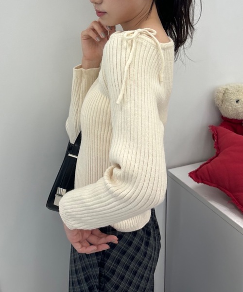 Birthday room(バースデイルーム)の「ワンショルダーリボンリブニット / one shoulder ribbon rib knit(ニット/セーター・レディース・アイボリー/ブラック/レッド・FREE)」の5枚目の写真