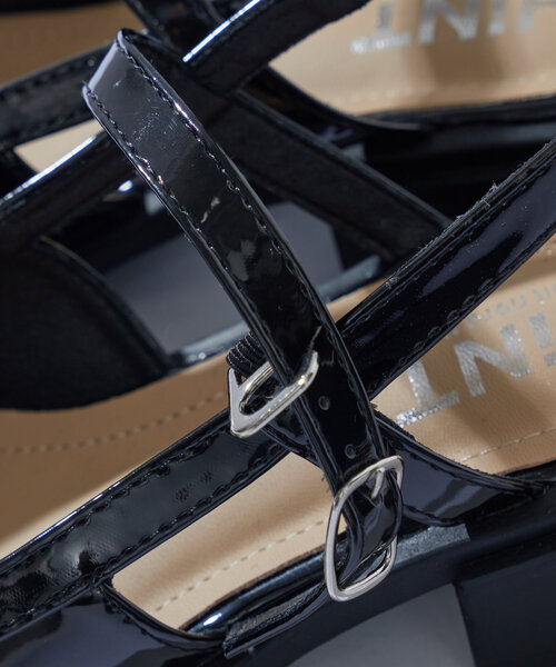 WHO'S WHO gallery（フーズフーギャラリー）の「【HiNT/ヒント】スクエアストラップミュール（サンダル・レディース・シルバー/ブラック/ホワイト・39/38/37）」の16枚目の写真