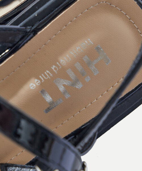 WHO'S WHO gallery（フーズフーギャラリー）の「【HiNT/ヒント】スクエアストラップミュール（サンダル・レディース・シルバー/ブラック/ホワイト・39/38/37）」の4枚目の写真