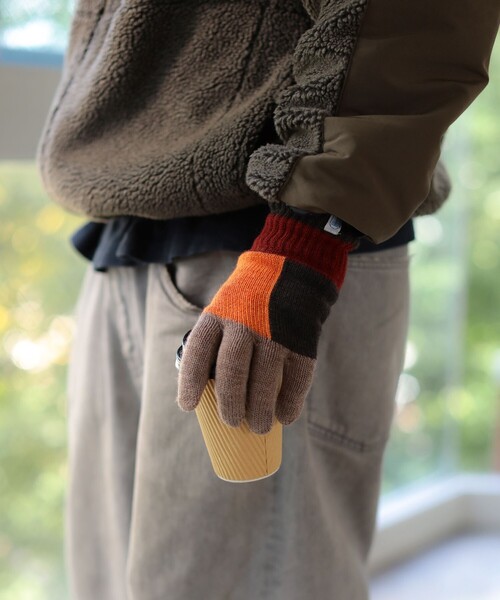 BEAMS JAPAN（ビームス　ジャパン）の「【別注】tet. / プレイカラー グローブ Men（手袋・レディース・オレンジ/ネイビー・ONE SIZE）」の2枚目の写真