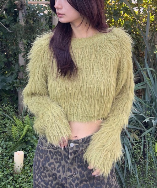 FOREVER 21（フォーエバー トゥエンティーワン）の「【2024FW】クロップドシャギーニットプルオーバー（ニット/セーター・レディース・ブラウン/グリーン/グレー/ナチュラル・FREE）」の4枚目の写真