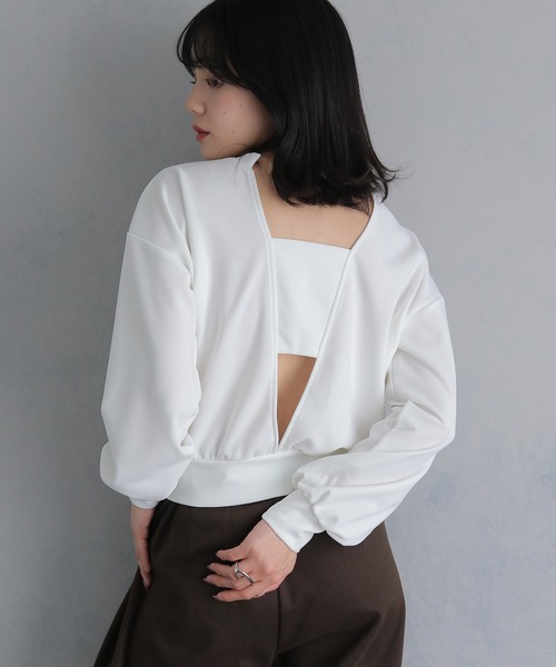 cheriella(シェリエラ)の「【cheriella】2WAYカットジョーゼットバックデザイントップス 2-WAY CUT GEORGETTE BACK DESIGN TOPS(Tシャツ/カットソー・レディース・ブラック/ライトグレー/ホワイト・M)」の4枚目の写真