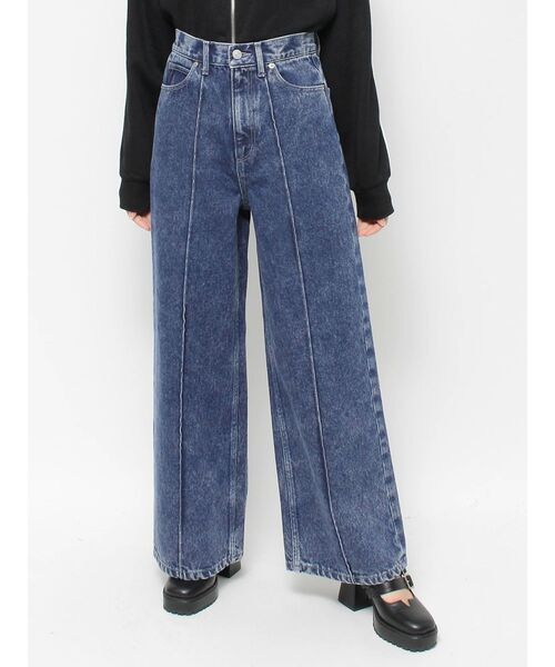 EATME(イートミー)の「ピンタックワイドデニムパンツ(デニムパンツ・レディース・ブラック/ブルー・SMALL/MEDIUM)」の5枚目の写真