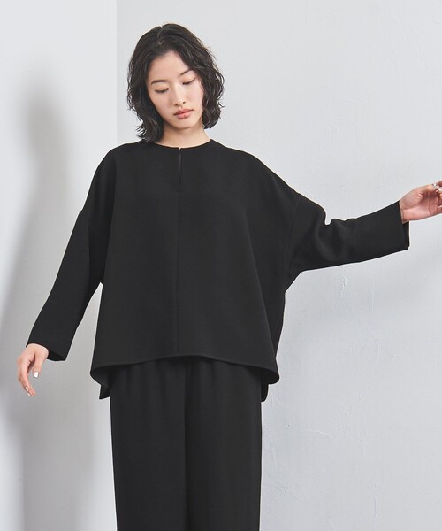 UNITED ARROWS（ユナイテッドアローズ）の「COMFY スリットノーカラー プルオーバー -吸水速乾 UVカット ウォッシャブル-（シャツ/ブラウス・レディース・オフホワイト/ブラック/ワインレッド・36/38）」の3枚目の写真