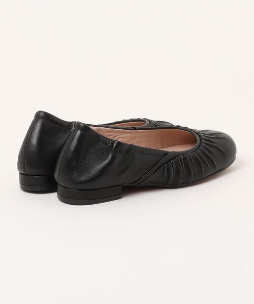 LANVIN en Bleu(ランバンオンブルー)の「シャーリングバレエシューズ(パンプス・レディース・ライトベージュ/ブラック/シルバー・24.0cm/23.5cm/23.0cm/22.5cm/24.5cm/22.0cm)」の4枚目の写真