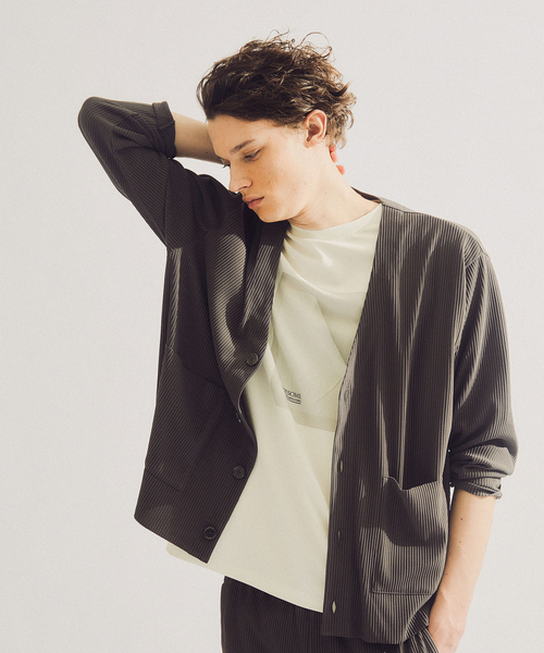 AH ABAHOUSE（エーエイチアバハウス）の「【AH ABAHOUSE/セットアップ対応】プリーツ カーディガン（カーディガン/ボレロ・メンズ・ブラック/グレイッシュベージュ/チャコールグレー・46/48）」の2枚目の写真