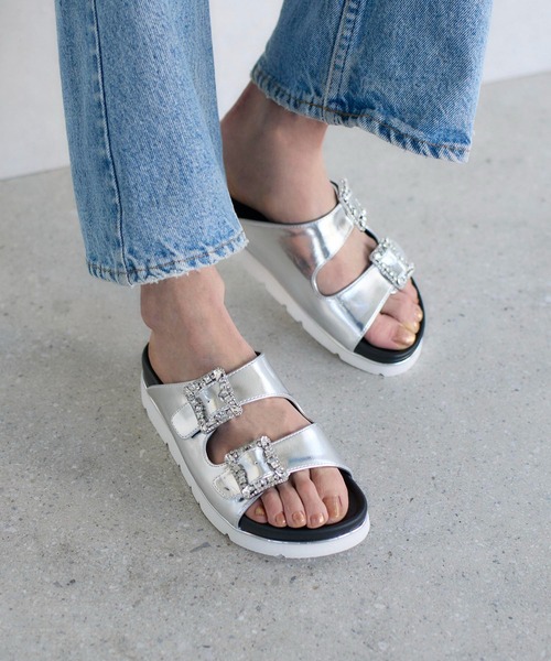 carino(カリーノ)の「厚底ビジューバックルサンダル(サンダル・レディース・シルバー/ブラック/アイボリー・S/M/L/LL)」の3枚目の写真