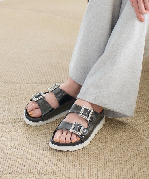 carino(カリーノ)の「厚底ビジューバックルサンダル(サンダル・レディース・シルバー/ブラック/アイボリー・S/M/L/LL)」の1枚目の写真