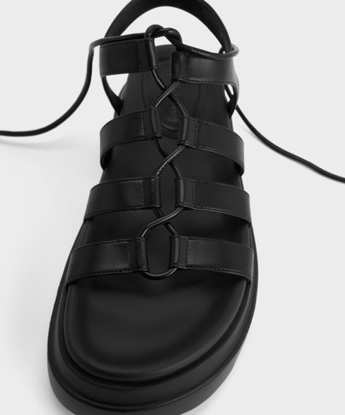 CHARLES & KEITH（チャールズ & キース）の「グラディエーター レースアップフラットフォームサンダル（サンダル・レディース・ブラック/ベージュ・22.5cm/23cm/23.5cm/24.5cm/25cm/25.5cm/26.5cm）」の5枚目の写真