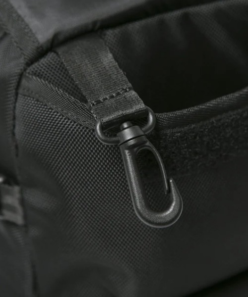 NEW ERA(ニューエラ)の「NEW ERA/ニューエラ ボディバック SLING BODY BAG スリングボディバッグ 12L ブラック 251 14521310(ボディバッグ/ウエストポーチ・メンズ・ブラック・FREE)」の6枚目の写真