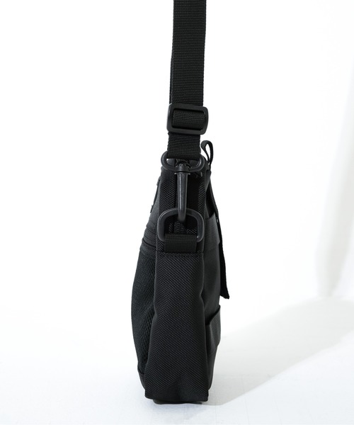 NEW ERA(ニューエラ)の「【NEW ERA/ニューエラ】SHOULDER POUCH(ショルダーバッグ・メンズ・ブラック/ブラック×ホワイト/サンドベージュ・FREE)」の19枚目の写真