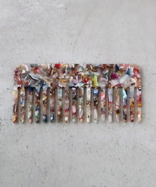 VATSURICA（バツリカ）の「〈LOINE〉アクリル ヘアコーム（ヘアブラシ・レディース・ホワイト系その他/その他/ブラウン系その他/ピンク系その他・FREE）」の4枚目の写真