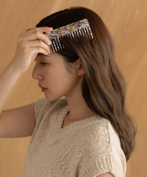 VATSURICA（バツリカ）の「〈LOINE〉アクリル ヘアコーム（ヘアブラシ・レディース・ホワイト系その他/その他/ブラウン系その他/ピンク系その他・FREE）」の6枚目の写真