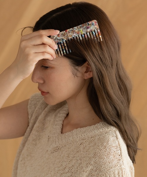 VATSURICA（バツリカ）の「〈LOINE〉アクリル ヘアコーム（ヘアブラシ・レディース・ホワイト系その他/その他/ブラウン系その他/ピンク系その他・FREE）」の5枚目の写真