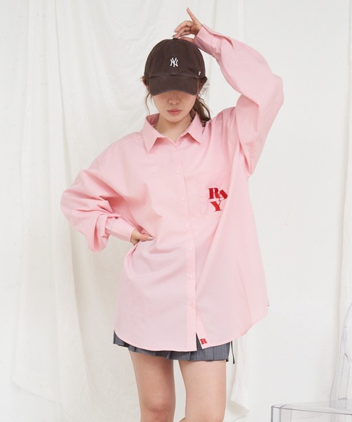 RAY CASSIN（レイカズン）の「オーバーサイズ胸刺繍ルーズシャツ（シャツ/ブラウス・レディース・ブルー/ホワイト/ピンク・FREE）」の3枚目の写真