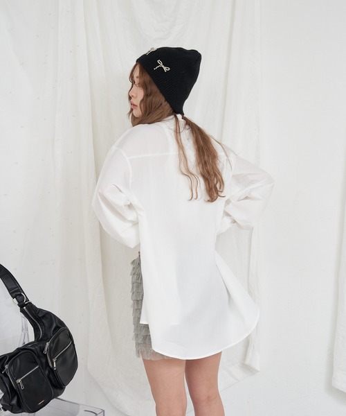 RAY CASSIN（レイカズン）の「オーバーサイズ胸刺繍ルーズシャツ（シャツ/ブラウス・レディース・ブルー/ホワイト/ピンク・FREE）」の5枚目の写真