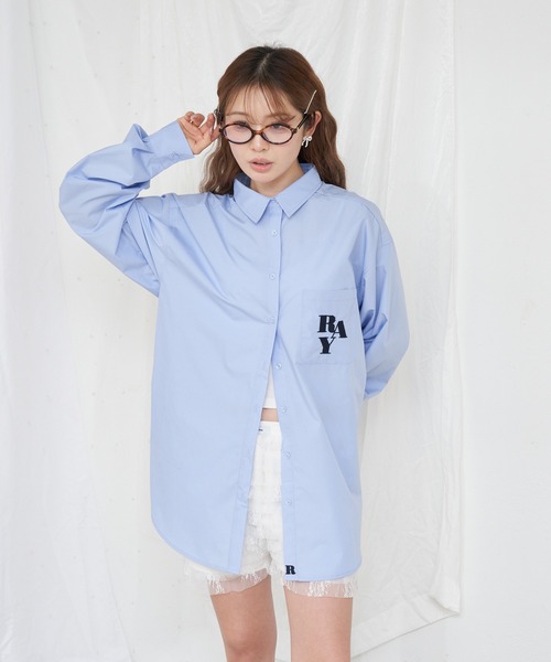 RAY CASSIN（レイカズン）の「オーバーサイズ胸刺繍ルーズシャツ（シャツ/ブラウス・レディース・ブルー/ホワイト/ピンク・FREE）」の14枚目の写真