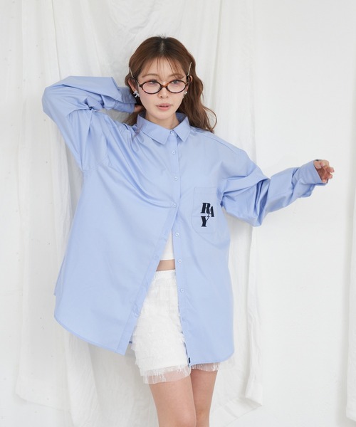 RAY CASSIN（レイカズン）の「オーバーサイズ胸刺繍ルーズシャツ（シャツ/ブラウス・レディース・ブルー/ホワイト/ピンク・FREE）」の18枚目の写真