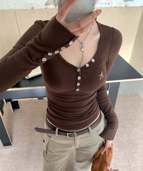 VIBGYOR（ヴィブジョー）の「【EIZZ/アイズ】Uネック リブ ロンT（Tシャツ/カットソー・レディース・ブラウン/グレー・FREE）」の2枚目の写真