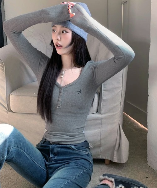 VIBGYOR（ヴィブジョー）の「【EIZZ/アイズ】Uネック リブ ロンT（Tシャツ/カットソー・レディース・ブラウン/グレー・FREE）」の7枚目の写真