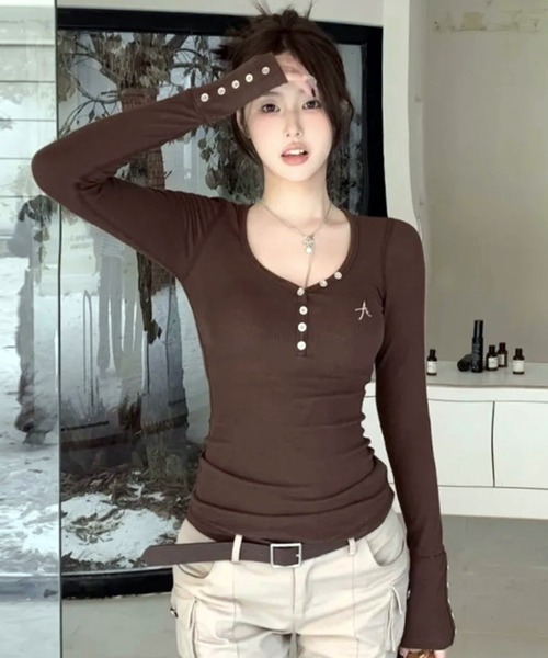 VIBGYOR（ヴィブジョー）の「【EIZZ/アイズ】Uネック リブ ロンT（Tシャツ/カットソー・レディース・ブラウン/グレー・FREE）」の3枚目の写真