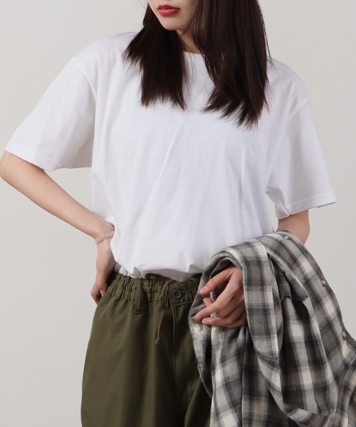 GILDAN（ギルダン）の「GILDAN/ギルダン プレミアムコットン 5.3oz 半袖Tシャツ 17色展開 2026年春夏（Tシャツ/カットソー・レディース・レッド/オレンジ/イエロー/ネイビー/ライトグレー/ホワイト/オレンジ系1/チャコール/ロイヤルブルー/ダークグレー/アーミー/ブラック/ライトブルー/ライトブラウン/サンドグレー/モスグリーン/ライトグリーン・M/S/XL/L）」の2枚目の写真