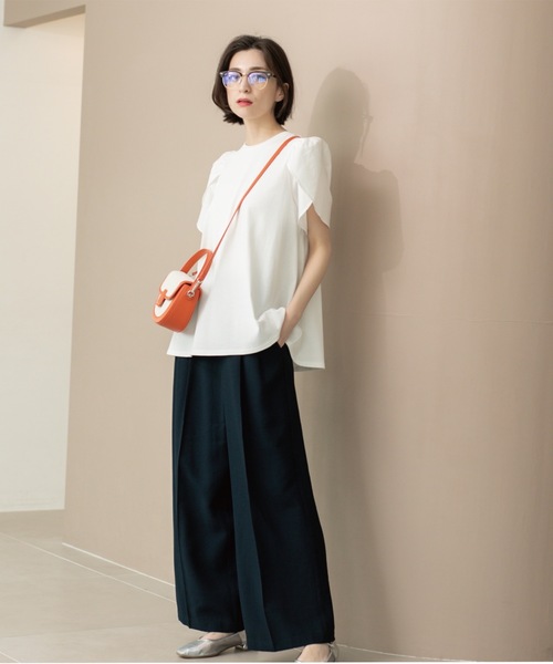 OPAQUE.CLIP(オペークドットクリップ)の「チューリップスリーブドッキングカットソー【洗濯機洗い可/接触冷感】(Tシャツ/カットソー・レディース・ブルー系その他/ホワイト/ブラック・36/38/40/42)」の4枚目の写真