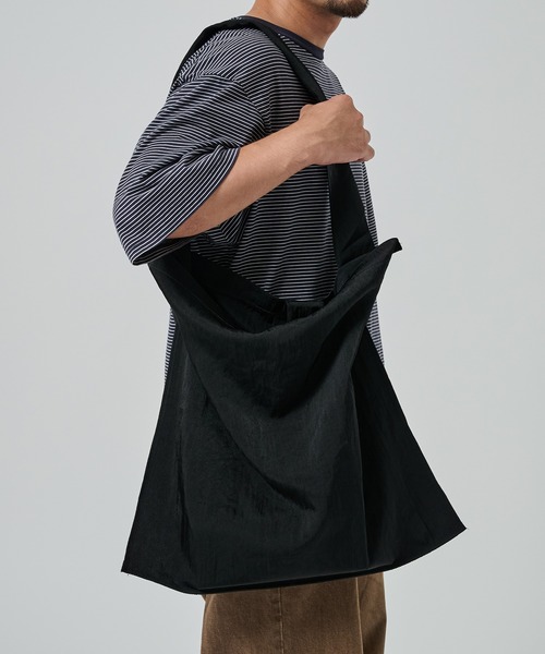 ITTI(イッチ)の「【ITTI】MARY INSIDE OUT TOTE - L / CERATO BRIGHT(ショルダーバッグ・メンズ・ブラック/ブラウン・FREE)」の1枚目の写真