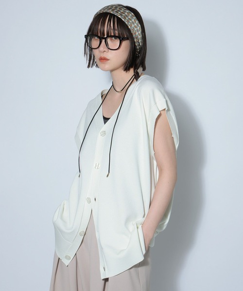 PAGEBOY(ページボーイ)の「Vネックニットベスト(カーディガン/ボレロ・レディース・ブラック/オフホワイト/ブルー系その他・FREE)」の9枚目の写真