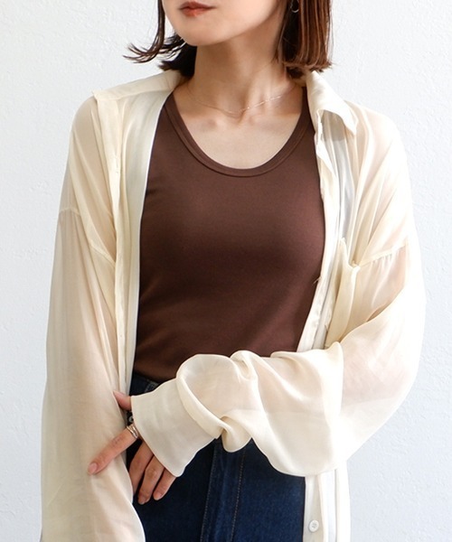 CLOTHY(クロシィ)の「【フィット感のある柔らか素材♪ヨガやスポーツにも◎】スムースベーシックタンクトップ(タンクトップ・レディース・オフホワイト/イエロー/ネイビー/パープル/ブラック/オリーブ/グレイッシュベージュ/グレー/チャコールグレー/ダークグリーン/ローズ/ピンク/ブラウン・SMALL/MEDIUM/LARGE/X-LARGE/XX-LARGE)」の5枚目の写真