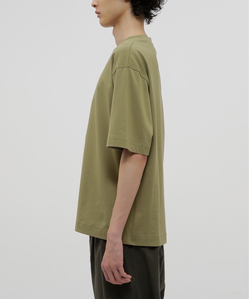 MARGARET HOWELL(マーガレットハウエル)の「FINE COMPACT COTTON JERSEY(Tシャツ/カットソー・メンズ・グレー系その他/カーキ/ホワイト・LARGE/MEDIUM/X-LARGE)」の14枚目の写真