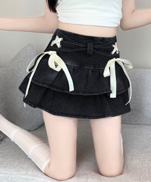 REMUR(レミュール)の「リボンデニムフリルミニスカート インナーパンツ付き(スカート・レディース・ブルー/ブラック・S/M/L)」の1枚目の写真