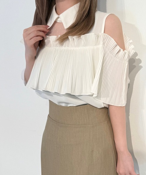SELFIST（セルフィスト）の「ショルダーオープンプリーツブラウス　シアー　ドット　夏服（シャツ/ブラウス・レディース・オフホワイト/ブラック・フリー）」の2枚目の写真