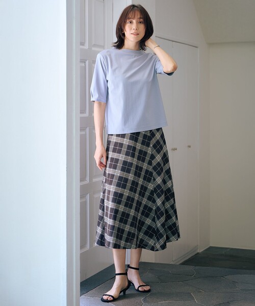 J.PRESS Ladies（J.プレス レディス）の「【洗える・抗菌防臭・接触冷感・吸水速乾】ドライポンチ モックネック カットソー（Tシャツ/カットソー・レディース・グレー系/ブラック系/サックスブルー系/ベージュ系・SMALL）」の5枚目の写真