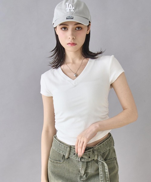 ANAP(アナップ)の「裾ギャザー Vネック Tシャツ(Tシャツ/カットソー・レディース・カーキ/ホワイト/ブラック・FREE)」の2枚目の写真
