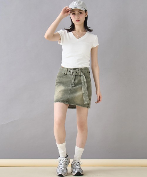 ANAP(アナップ)の「裾ギャザー Vネック Tシャツ(Tシャツ/カットソー・レディース・カーキ/ホワイト/ブラック・FREE)」の21枚目の写真