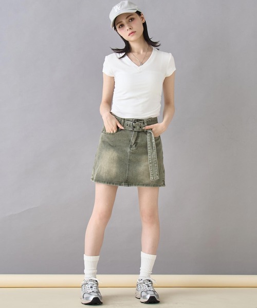 ANAP(アナップ)の「裾ギャザー Vネック Tシャツ(Tシャツ/カットソー・レディース・カーキ/ホワイト/ブラック・FREE)」の20枚目の写真