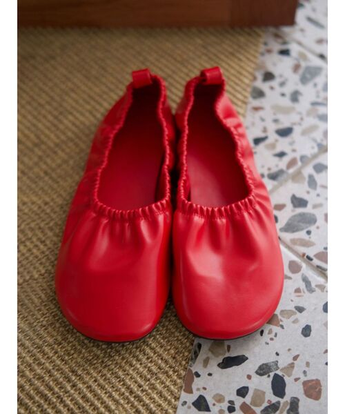 Ungrid（アングリッド）の「ギャザーフラットシューズ（バレエシューズ・レディース・ゴールド/レッド・L/M/S）」の2枚目の写真